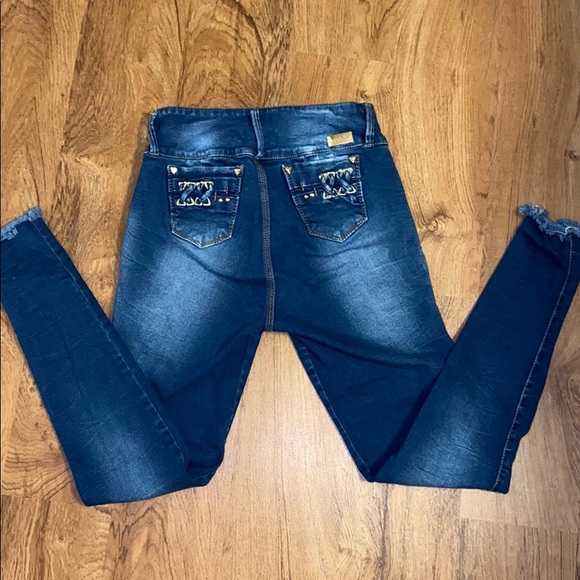 Colombian levanta cola jeans - Picture 2 of 3